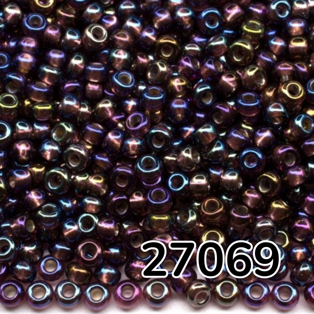 10/0 27069 Preciosa cseh üveg Magtartalmú Gyöngyök (Kásagyöngy) Rocailles 2.3mm. Átlátszó ametiszt, ezüstbéléses, szivárványos.