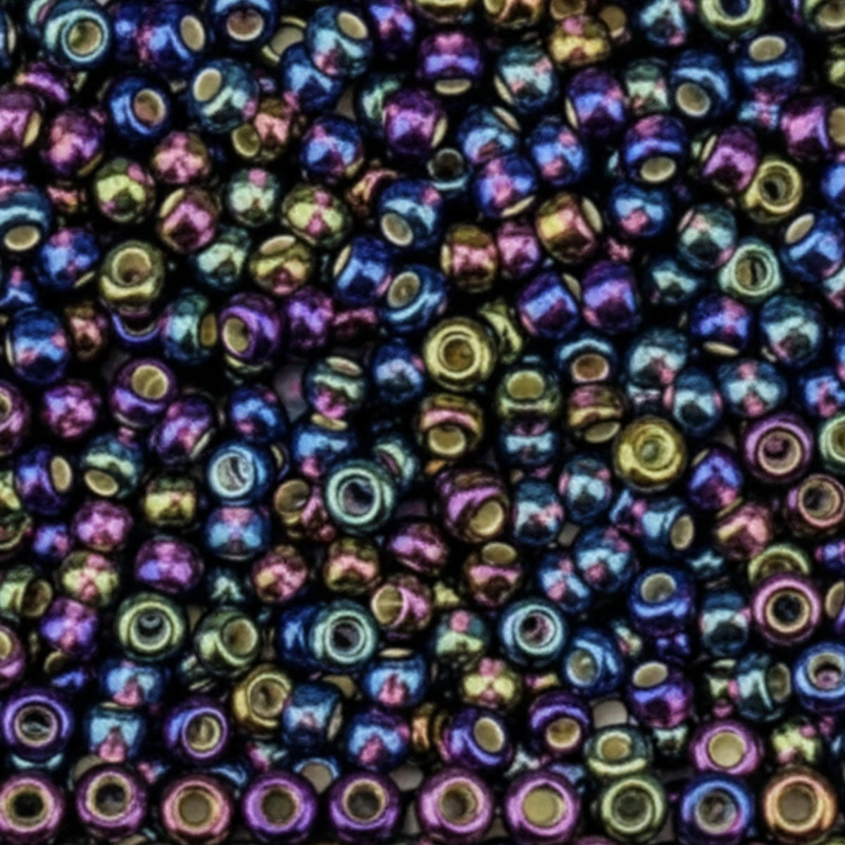 10/0 27089 Preciosa Чеський Скляний Бісер Рокайль 2.3mm. Темно-аметистовий Прозорий зі сріблястою оболонкою, райдужний.
