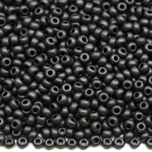 10/0 28918 mărgele Preciosa din sticlă cehă, mate, Rocaille, 2.3mm. Maro Terra, vopsite negru – Jet Matte.