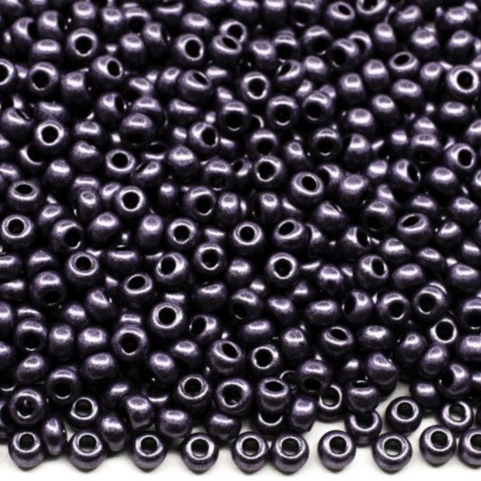 10/0 28928 Preciosa Mărgele din sticlă cehă Rocaille 2.3mm. Violet Terra Pearl vopsite în negru - Jet.