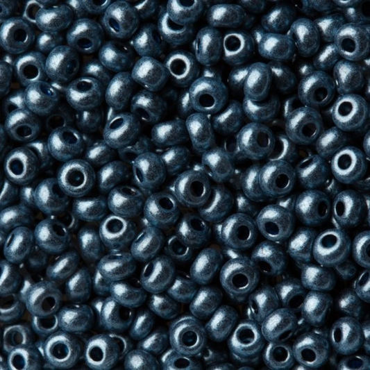 10/0 28936 Preciosa Mărgele din sticlă cehă Rocaille 2.3mm. Blue Terra Pearl vopsite în negru - Jet.