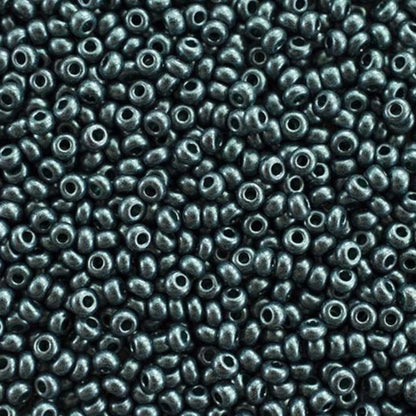10/0 28958 Preciosa cseh üveg Magtartalmú Gyöngyök (Kásagyöngy) Rocailles 2.3mm. Zöld Terra Pearl feketére festett – Jet.