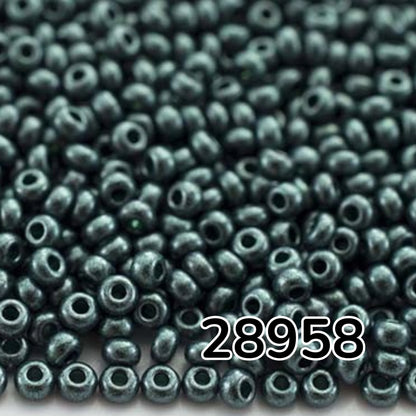 10/0 28958 Preciosa cseh üveg Magtartalmú Gyöngyök (Kásagyöngy) Rocailles 2.3mm. Zöld Terra Pearl feketére festett – Jet.