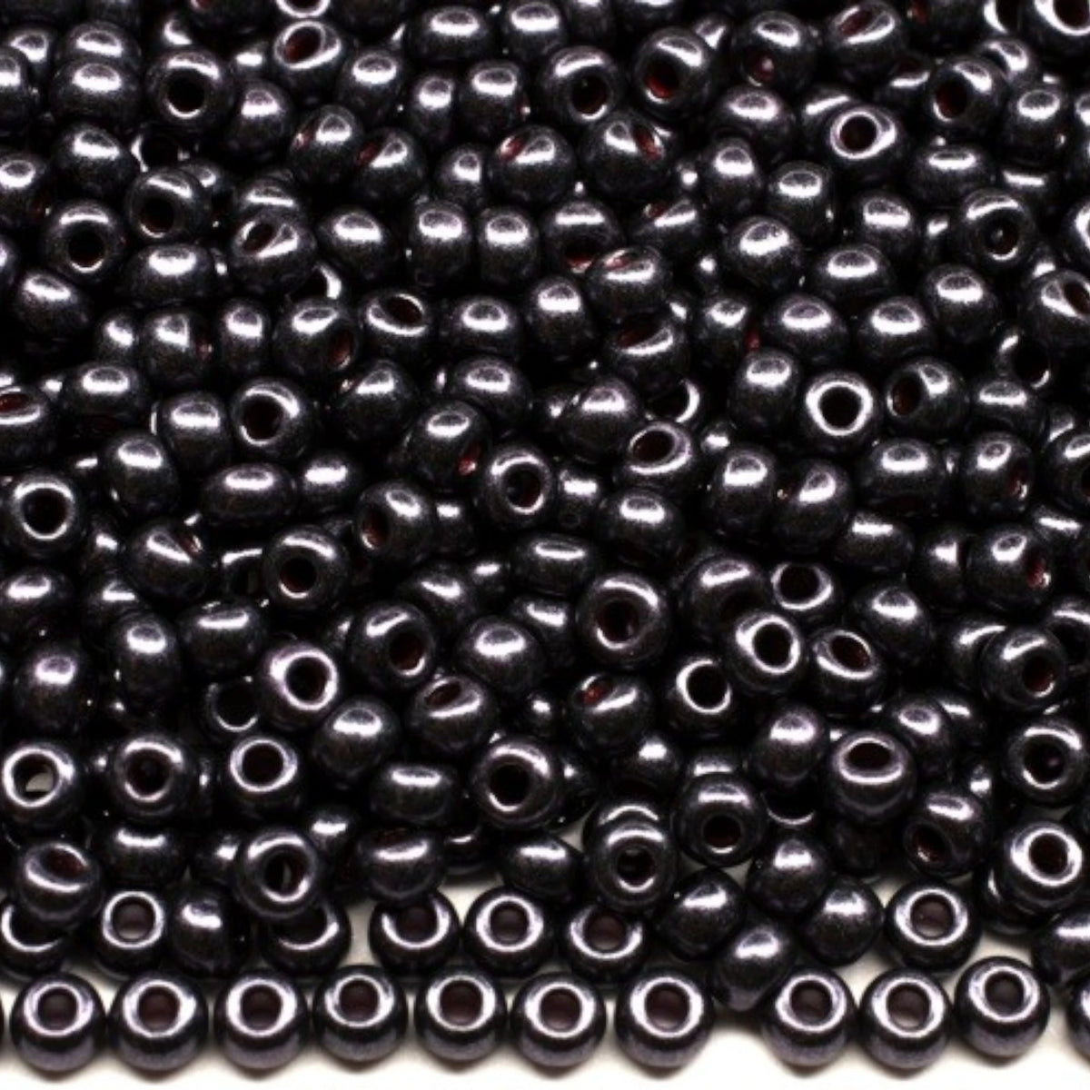 10/0 28998 Preciosa Чеський Скляний Бісер Рокайль 2.3mm. Червоний Terra Pearl Dyed Black - Jet.