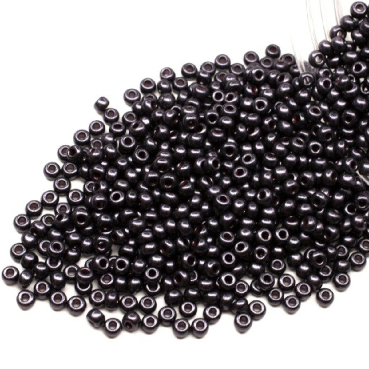 10/0 28998 Preciosa Чеський Скляний Бісер Рокайль 2.3mm. Червоний Terra Pearl Dyed Black - Jet.