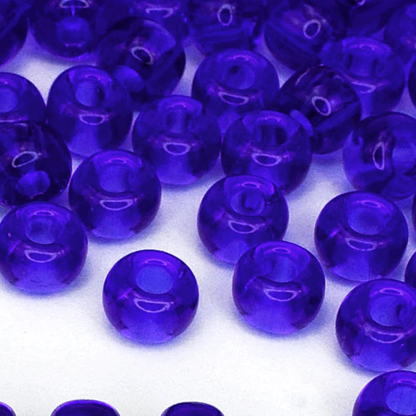 2/0 30080 Perles de Verre Tchèques Preciosa de Rocaille 6.1mm. Bleu Transparent naturel.