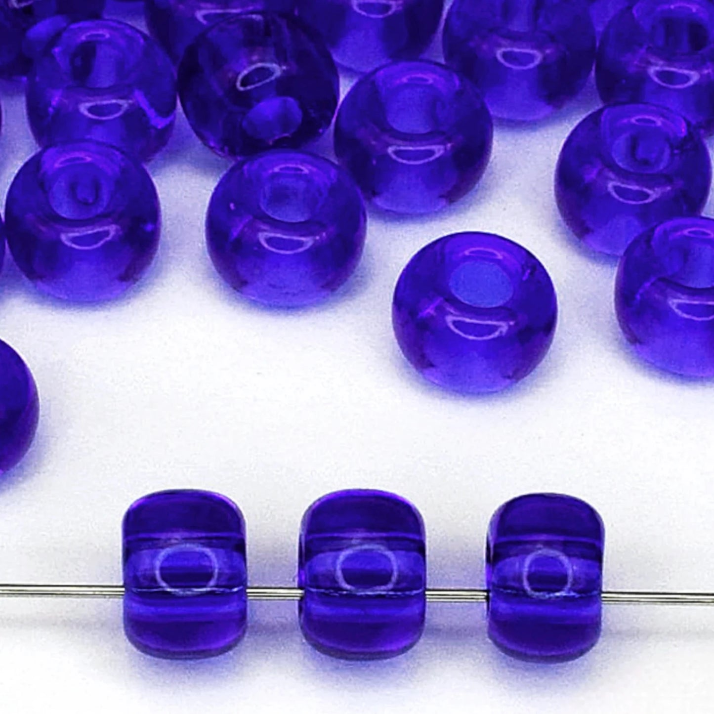 2/0 30080 Perles de Verre Tchèques Preciosa de Rocaille 6.1mm. Bleu Transparent naturel.