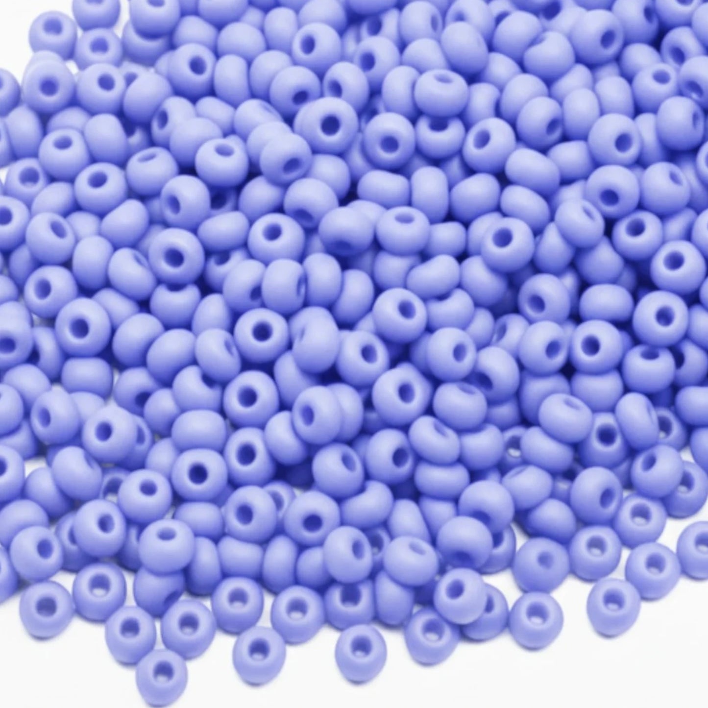 10/0 33000matte Preciosa Czech Glass Koraliki Rocailles 2.3mm. Nieprzezroczysty jasnoniebieski.