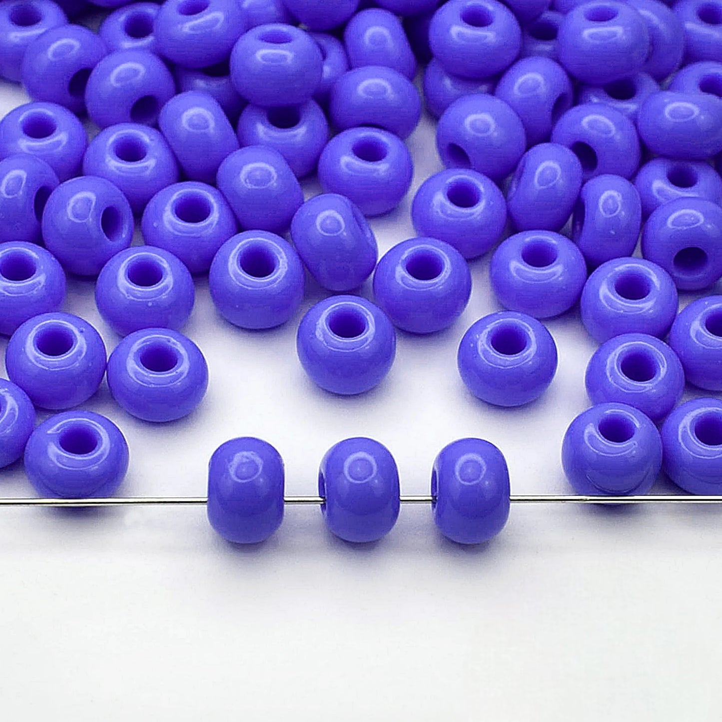 2/0 33020 Preciosa Seed Beads Blue. Opaque natural.