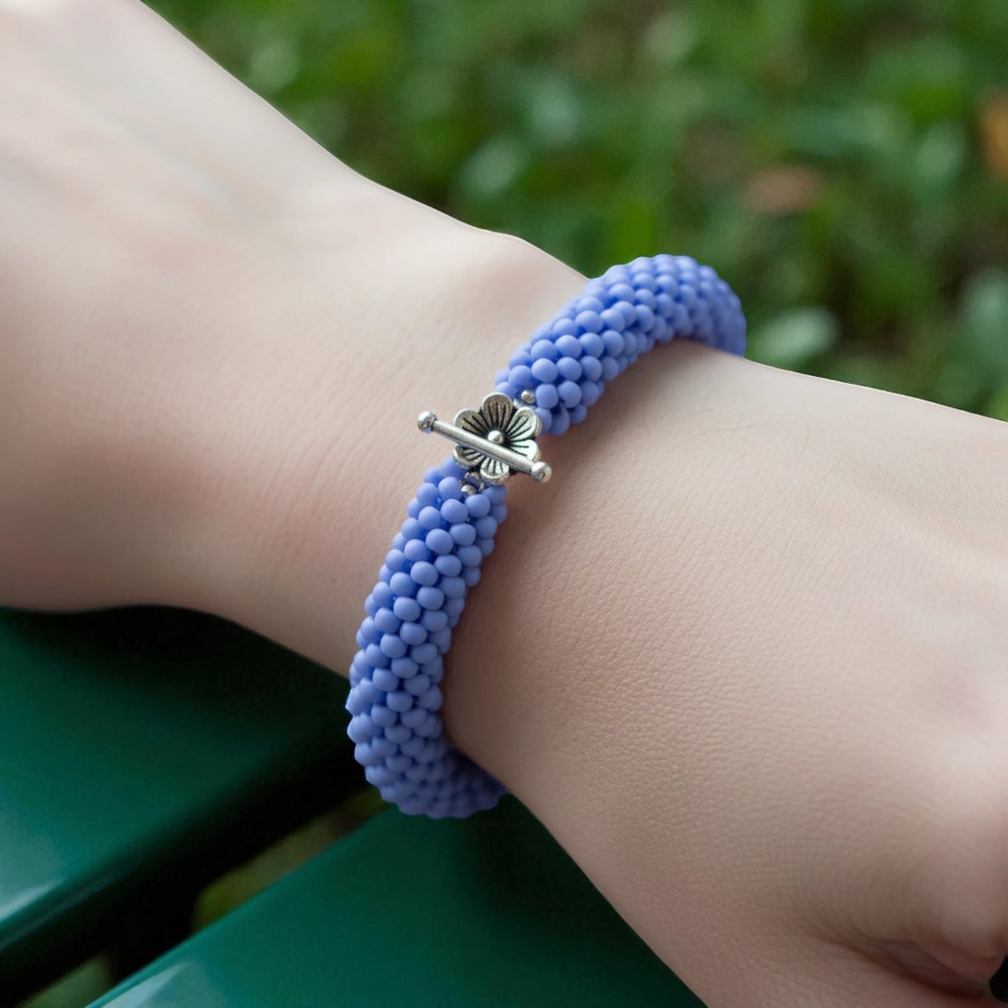 10/0 33020matte Preciosa Tjeckiska glaspärlor Rocaillepärlor 2.3mm. Opaque ljusblå.