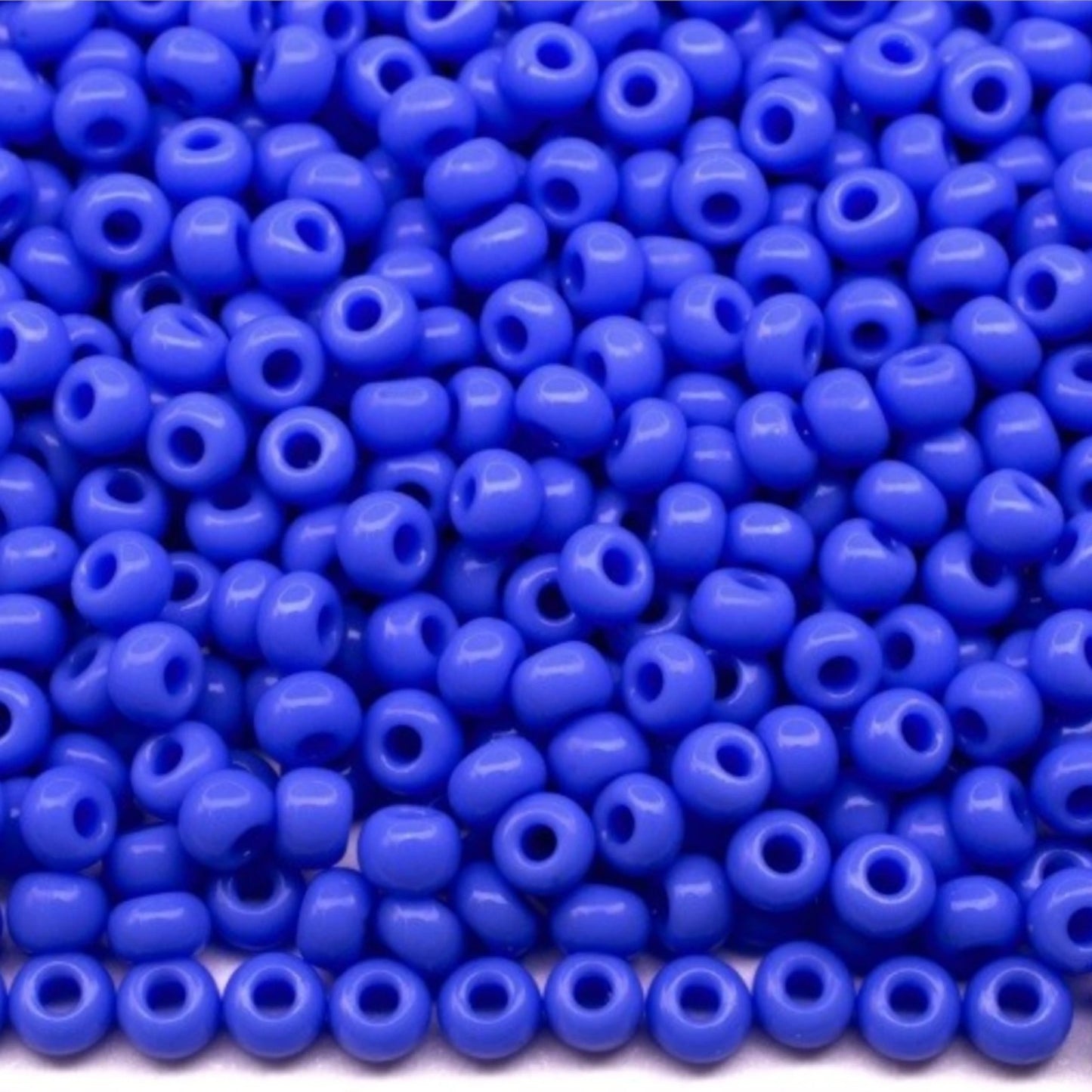 6/0 33040 Preciosa Čekiško Stiklo Karoliukai Rokajaus 4.1mm. Mėlyna - Nepermatoma Natūrali.