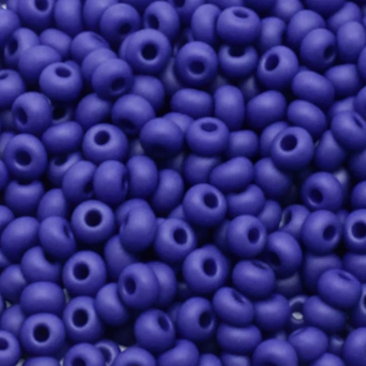 10/0 33050matte Preciosa Czech Glass Perler Rocailles 2.3mm. Opaque blå.