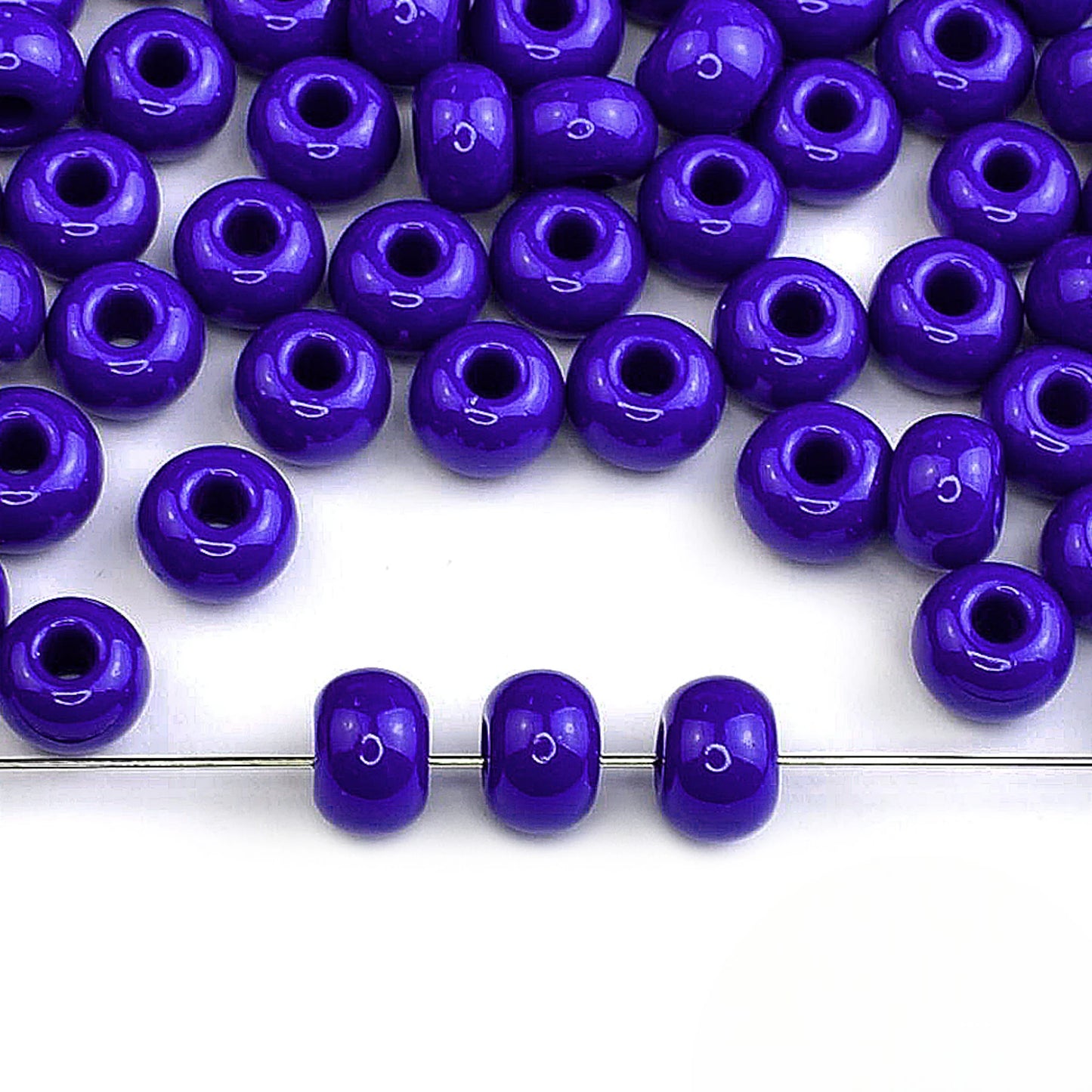 2/0 33060 Preciosa Seed Beads Blue. Opaque natural.