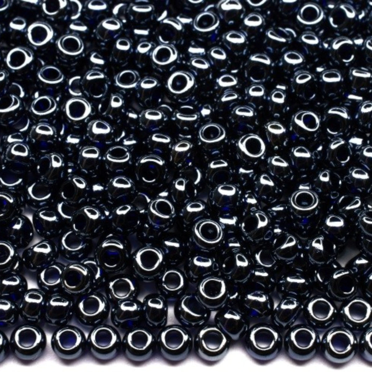10/0 36110 Preciosa Tschechische Glasperlen Rocailles 2.3mm. Dunkler Saphir Transparent Sfinx.