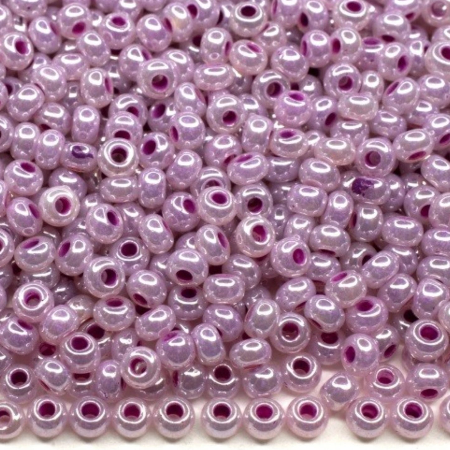 10/0 37328 Preciosa Tjeckiska glaspärlor Rocaillepärlor 2,3 mm. Ceylonviolett - Sfinxfärg Terra med linje