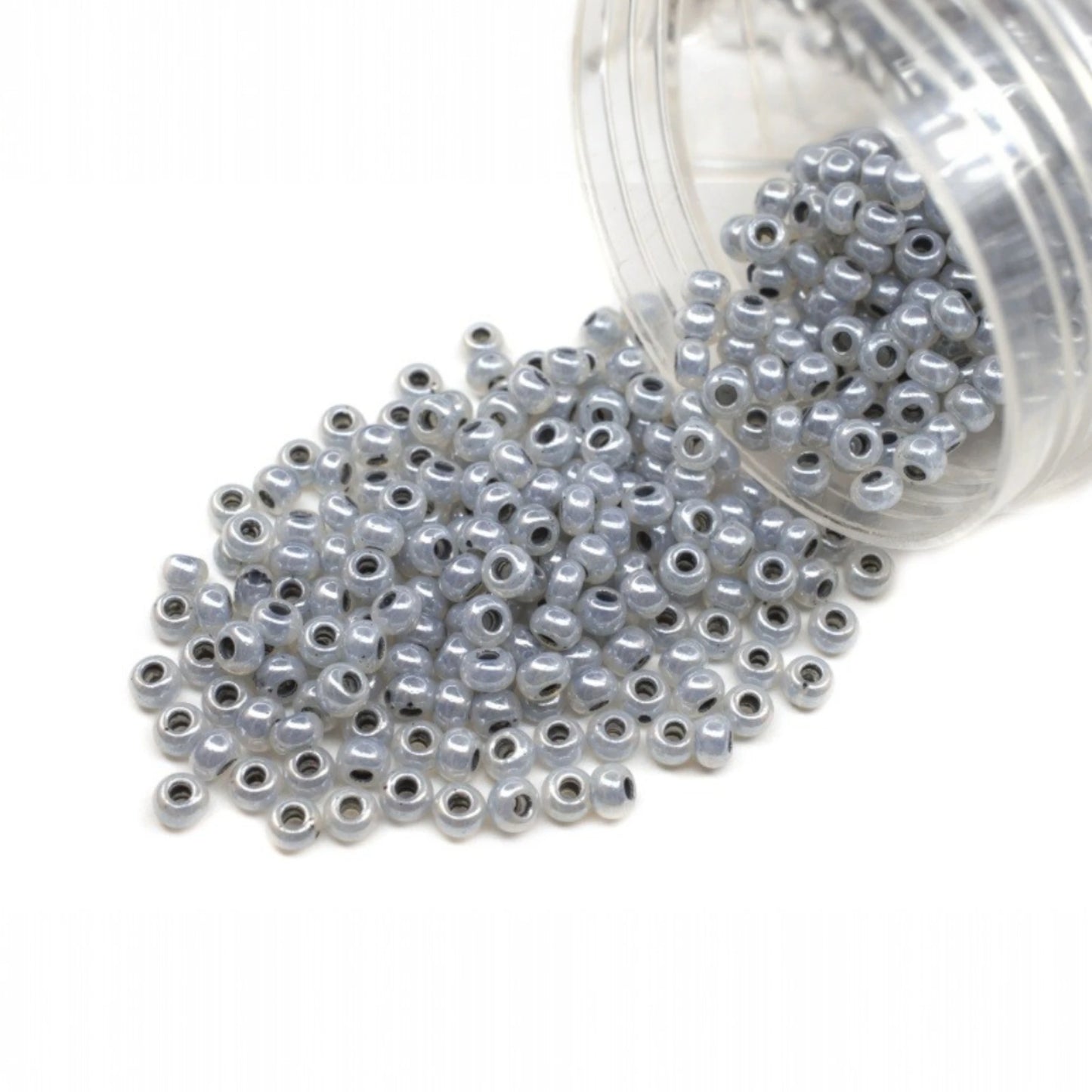 10/0 37342 Preciosa Tjeckiska glaspärlor Rocaillepärlor 2,3 mm. Ceylongrå - Sfinxfärg Terra med linje