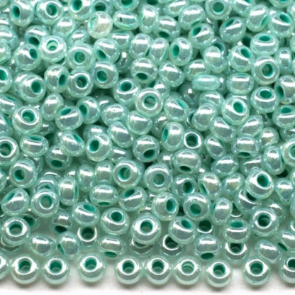 10/0 37358 Preciosa čehu stikla pērlītes rokaja 2.3 mm. Ceilona zaļā - Sfinksa krāsa ar zemes toni