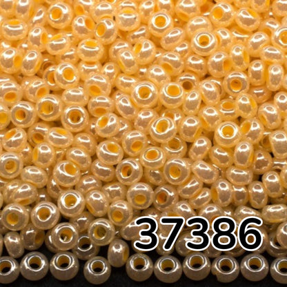 10/0 37386 Preciosa чешко стъклено малки мъниста рокайли 2.3 мм. Цейлон жълто - Сфинкс цвят с тера вътрешна обвивка