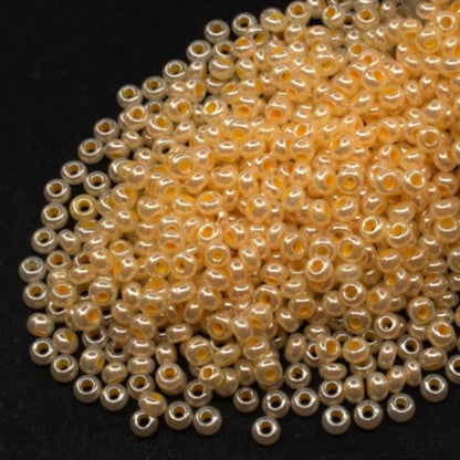 10/0 37386 Preciosa чешко стъклено малки мъниста рокайли 2.3 мм. Цейлон жълто - Сфинкс цвят с тера вътрешна обвивка