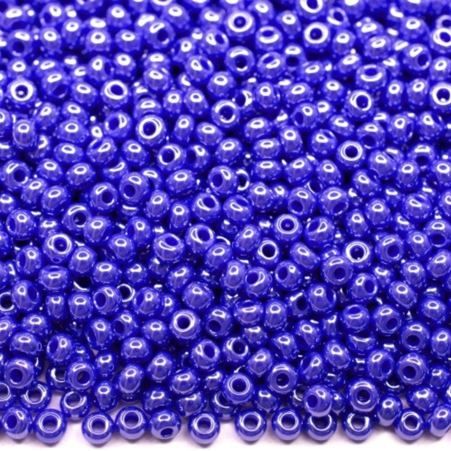 10/0 38040 Preciosa Seed Beads. Opaque Sfinx blue.