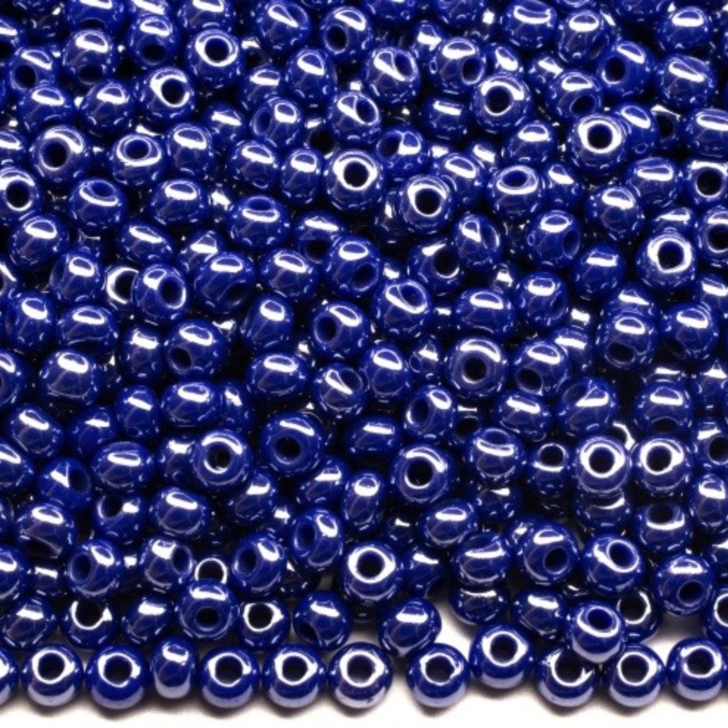 10/0 38050 Preciosa Seed Beads. Opaque Sfinx blue.