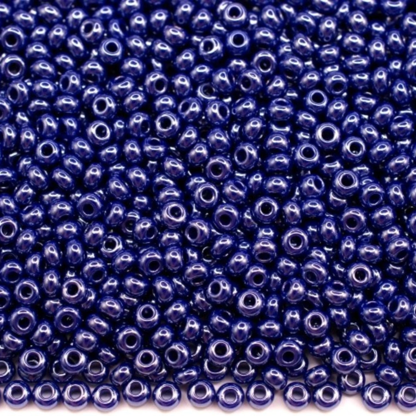 10/0 38060 Preciosa Seed Beads. Opaque Sfinx blue.