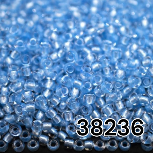 38236 Tschechische Rocailles PRECIOSA Rocailles 10/0 hellblau. Kristall – Terra Pearl gefüttert.