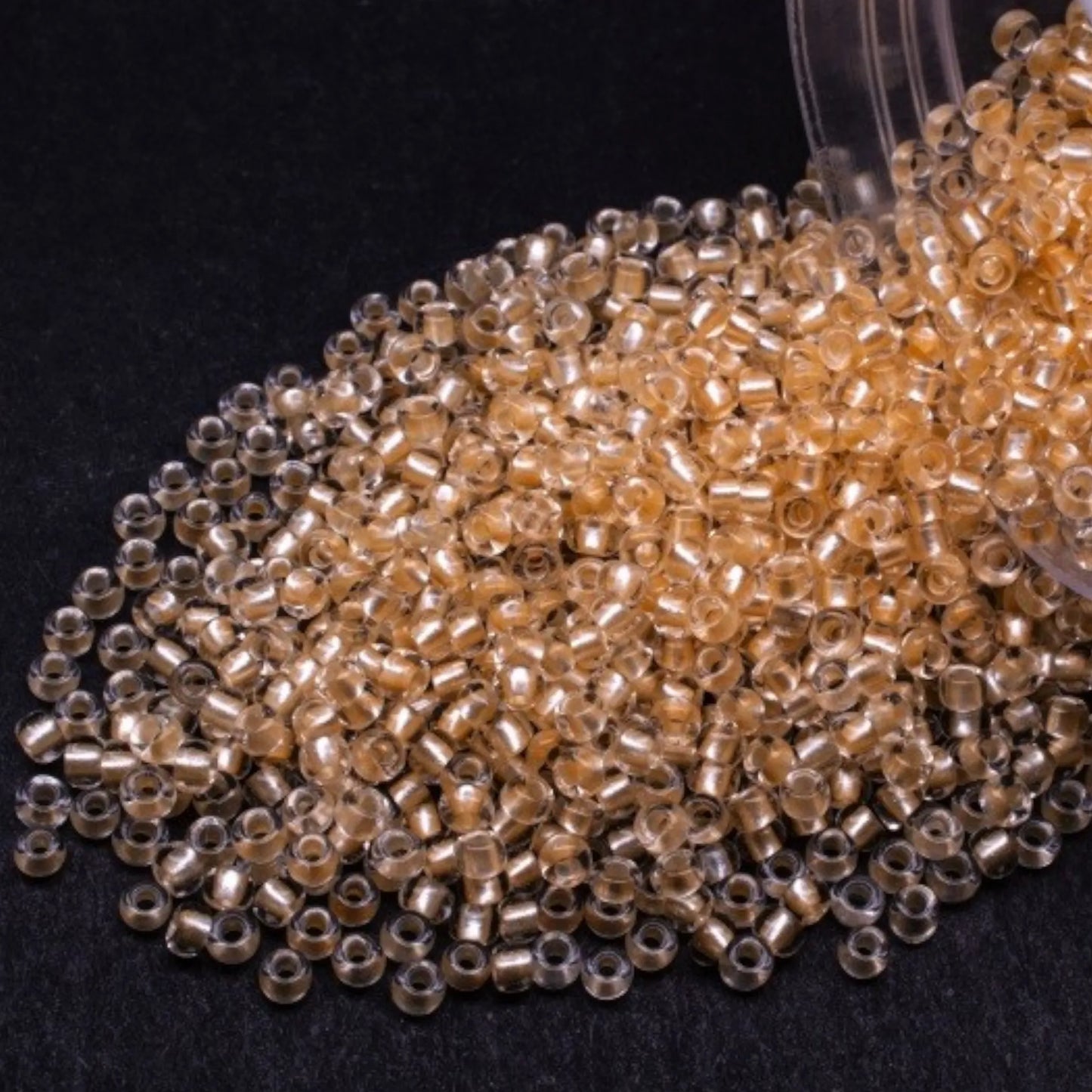 38292 Czech seed beads PRECIOSA Rocailles 10/0 peach orange. Crystal - Terra Pearl Lined.