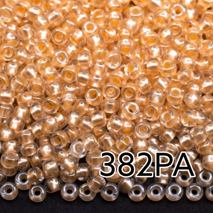 10/0 382PA Preciosa tschechische Rocailles-Perlen 2.3mm. Kristall, innen gefüttert in Aprikosenperlmutt, Sfinx.