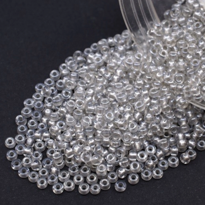 10/0 382PD Preciosa tschechische Rocailles-Perlen 2.3mm. Kristall, innen gefärbt graue Perle, Sfinx.