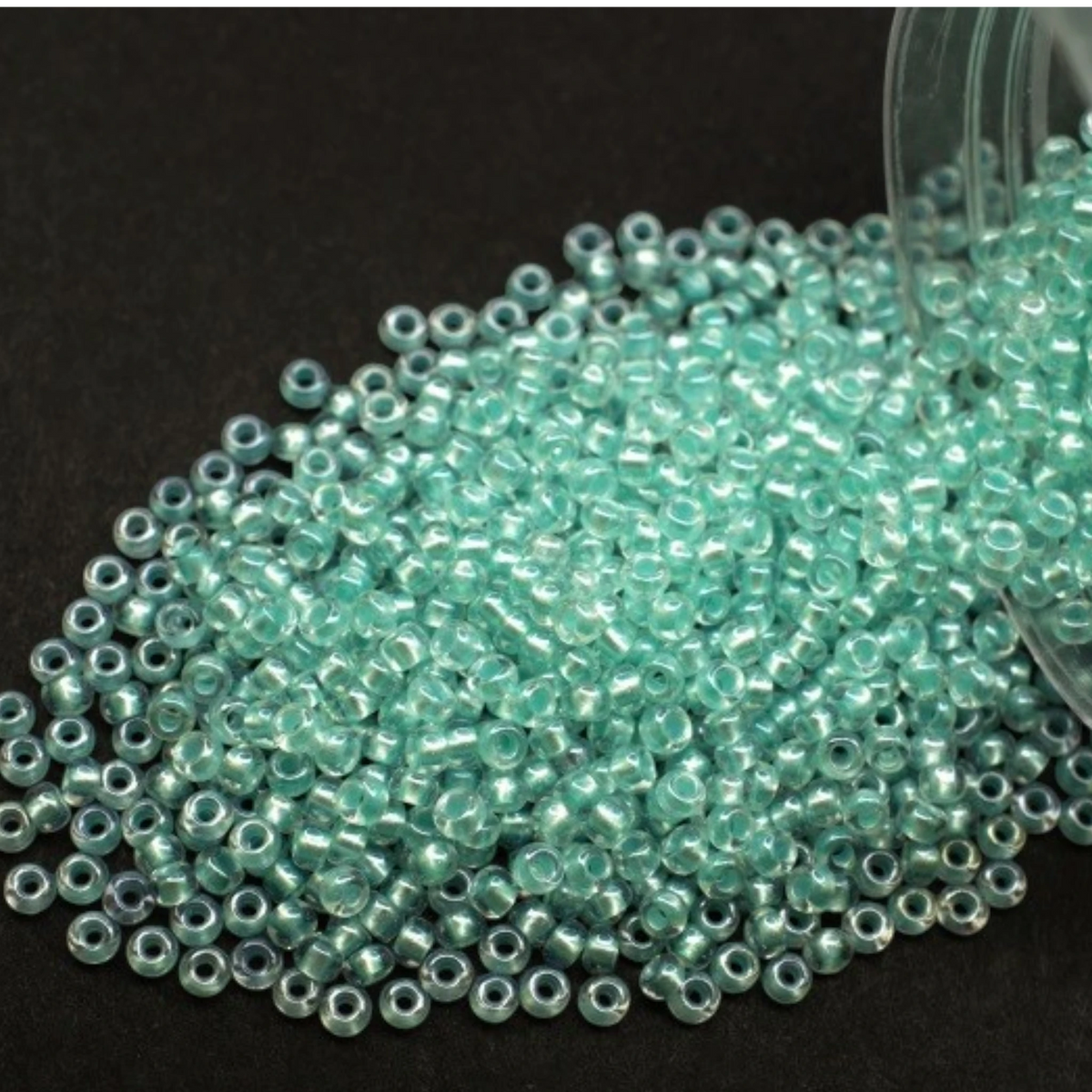 Perline ceche Rocaille Preciosa 10/0 382PG 2.3mm. Cristallo, colore verde perlato rivestito, Sfinx.