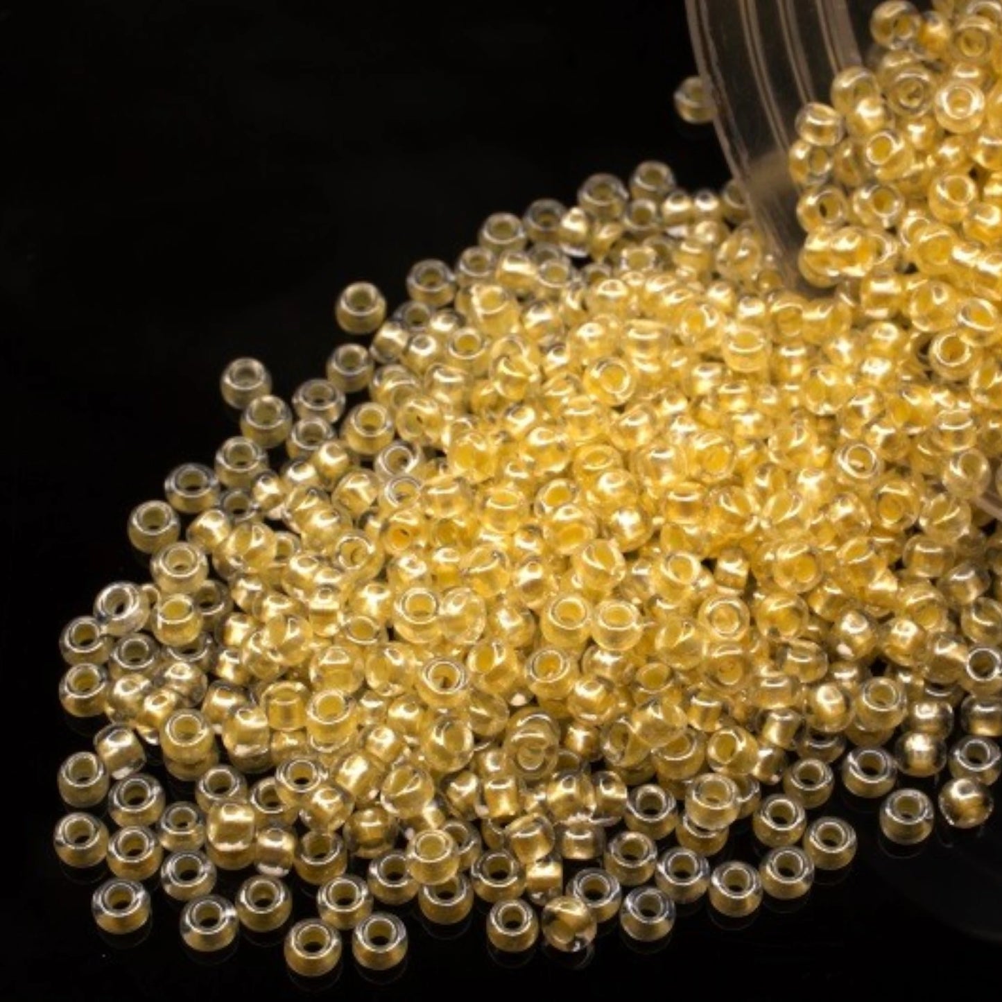 10/0 382PY Preciosa Czech Mărgele Rocaille 2.3mm. Culoare Lined Galben Pearl, Sfinx.