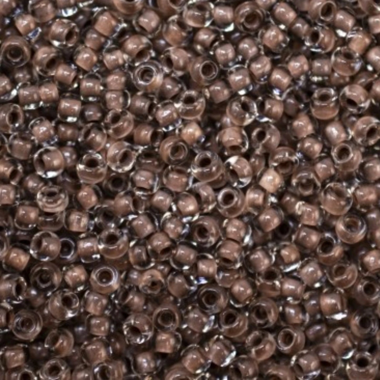 10/0 38318 Preciosa Čekiško stiklo karoliukai rokajaus 2,3 mm. Krištolo spalvos su ruda linija.