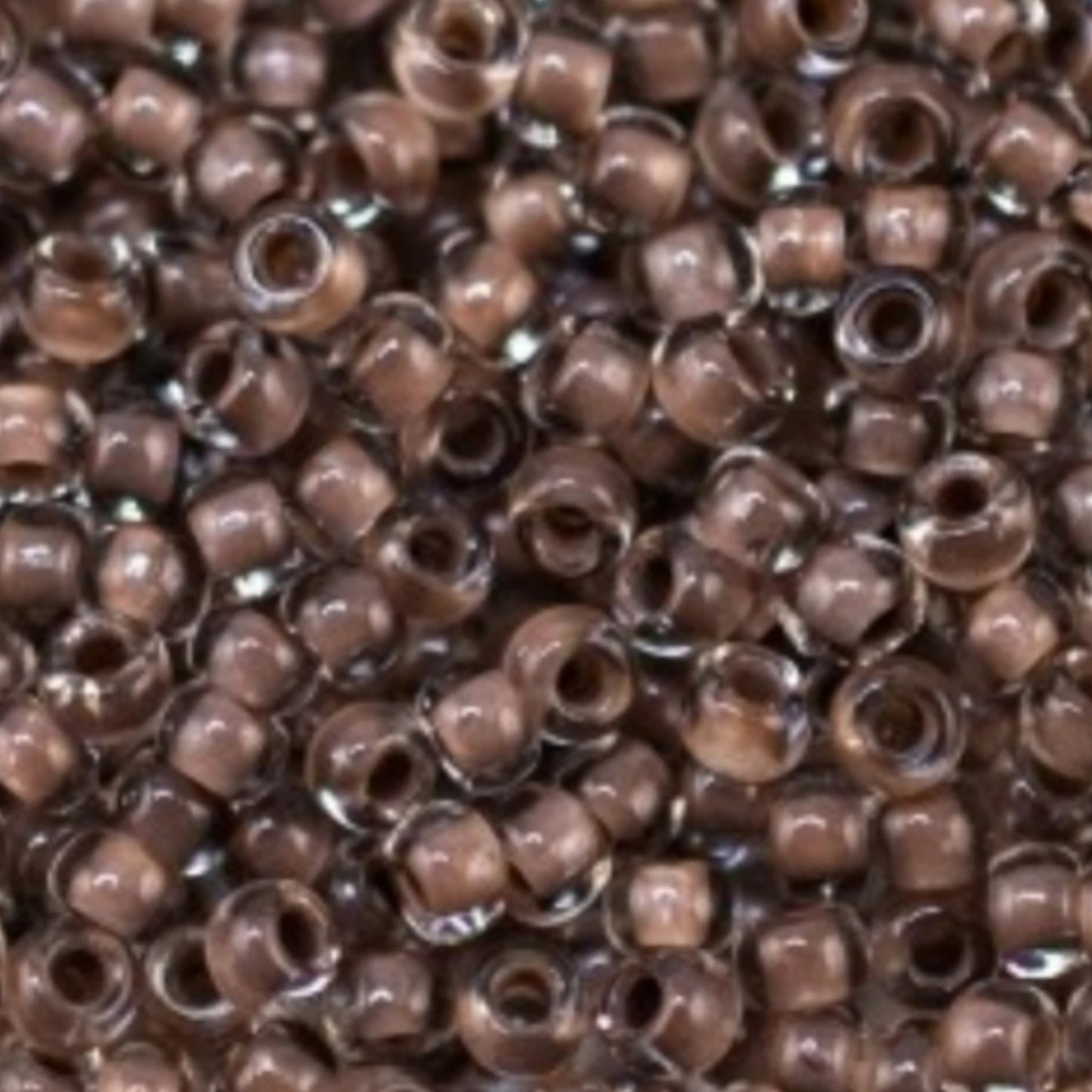 10/0 38318 Preciosa Čekiško stiklo karoliukai rokajaus 2,3 mm. Krištolo spalvos su ruda linija.