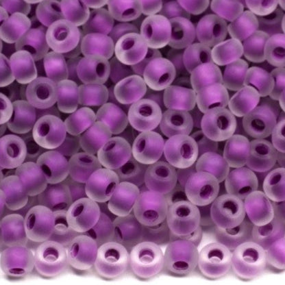 10/0 38328 Matta Preciosa Tjeckiska Glaspärlor Rocaillepärlor 2,3 mm. Kristallfärgade med insida, violett matta.