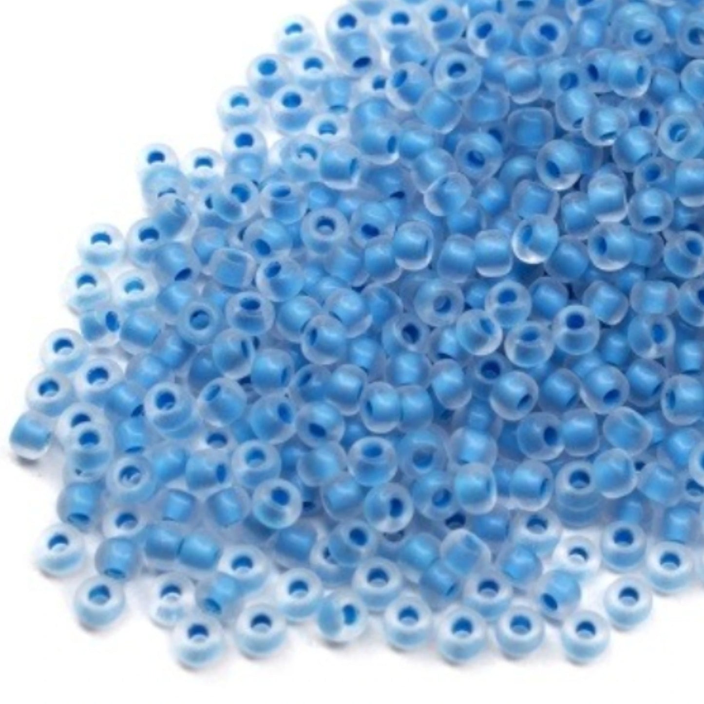 10/0 38336 матовий Preciosa чеський скляний бісер рокайль 2,3 мм. Кришталевий колір з синім матовим покриттям.