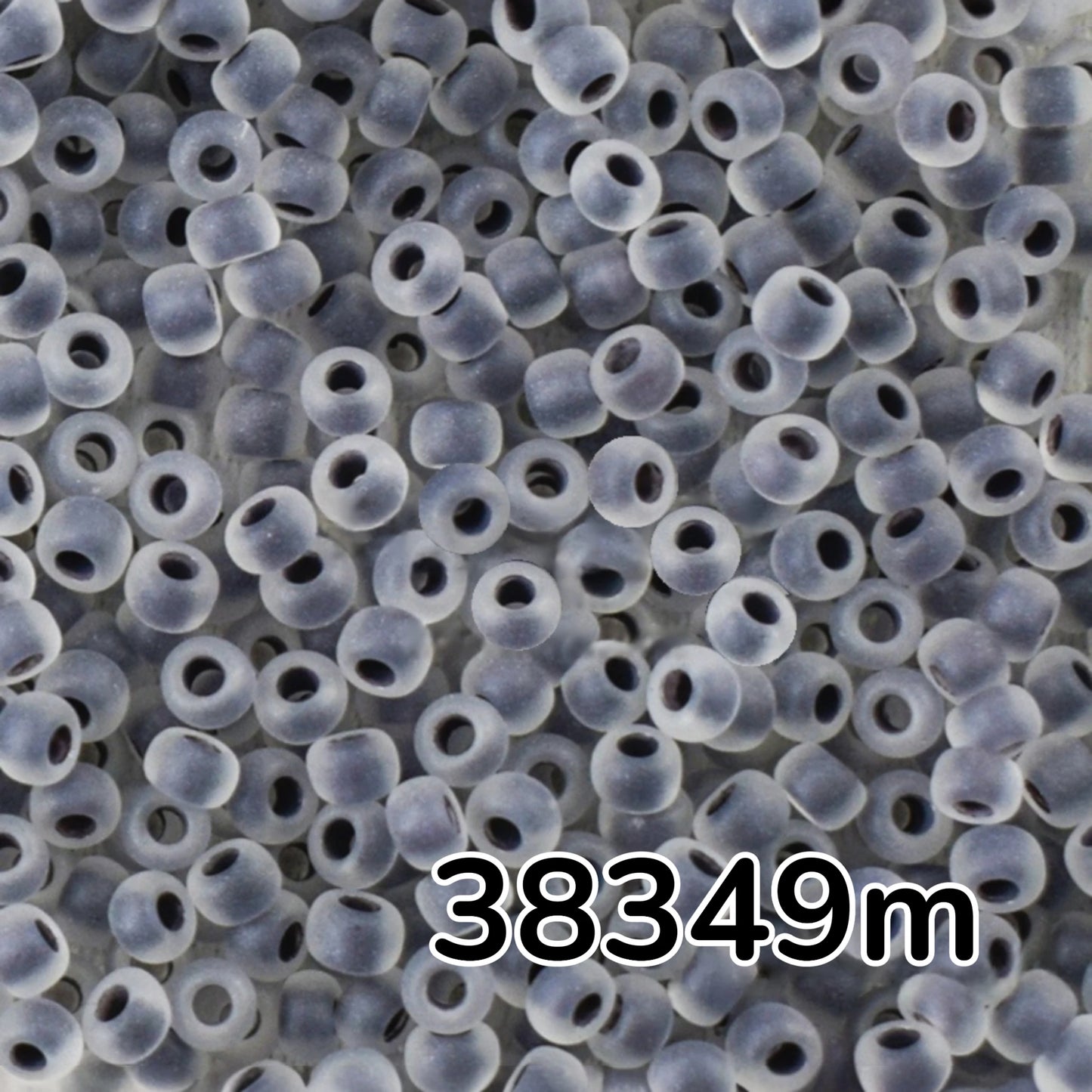 10/0 38349 матовий Preciosa чеський скляний бісер рокайль 2,3 мм. Кришталевий колір з чорним матовим покриттям.