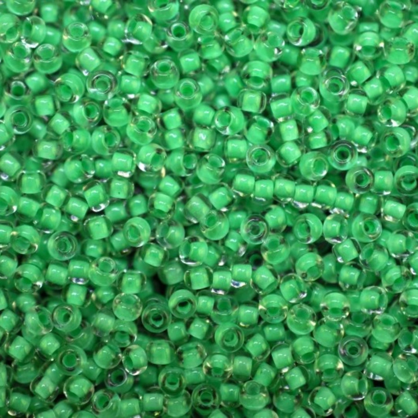 10/0 38356 Preciosa Чеський Скляний Бісер Рокайль 2.3 мм. Кришталевий Колір із Зеленим Покриттям.