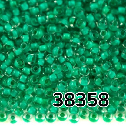 10/0 38358 Preciosa Чеський Скляний Бісер Рокайль 2.3 мм. Кришталевий колір із зеленим покриттям.