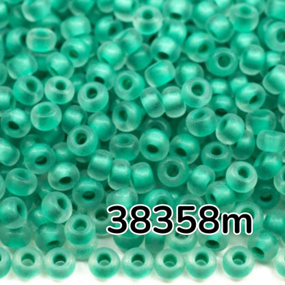 10/0 38358 Матований Preciosa Чеський Скляний Бісер Рокайль 2,3 мм. Кришталевий Колір з Зеленим Матованим Покриттям.