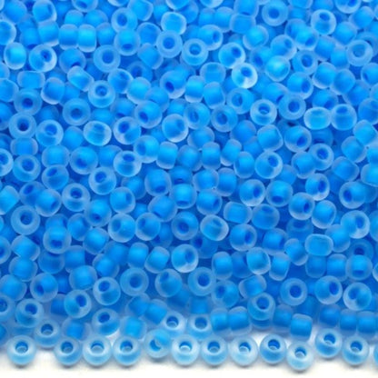 10/0 38365 матовий Preciosa чеський скляний бісер рокайль 2,3 мм. Кришталевий колір з синім матовим покриттям.