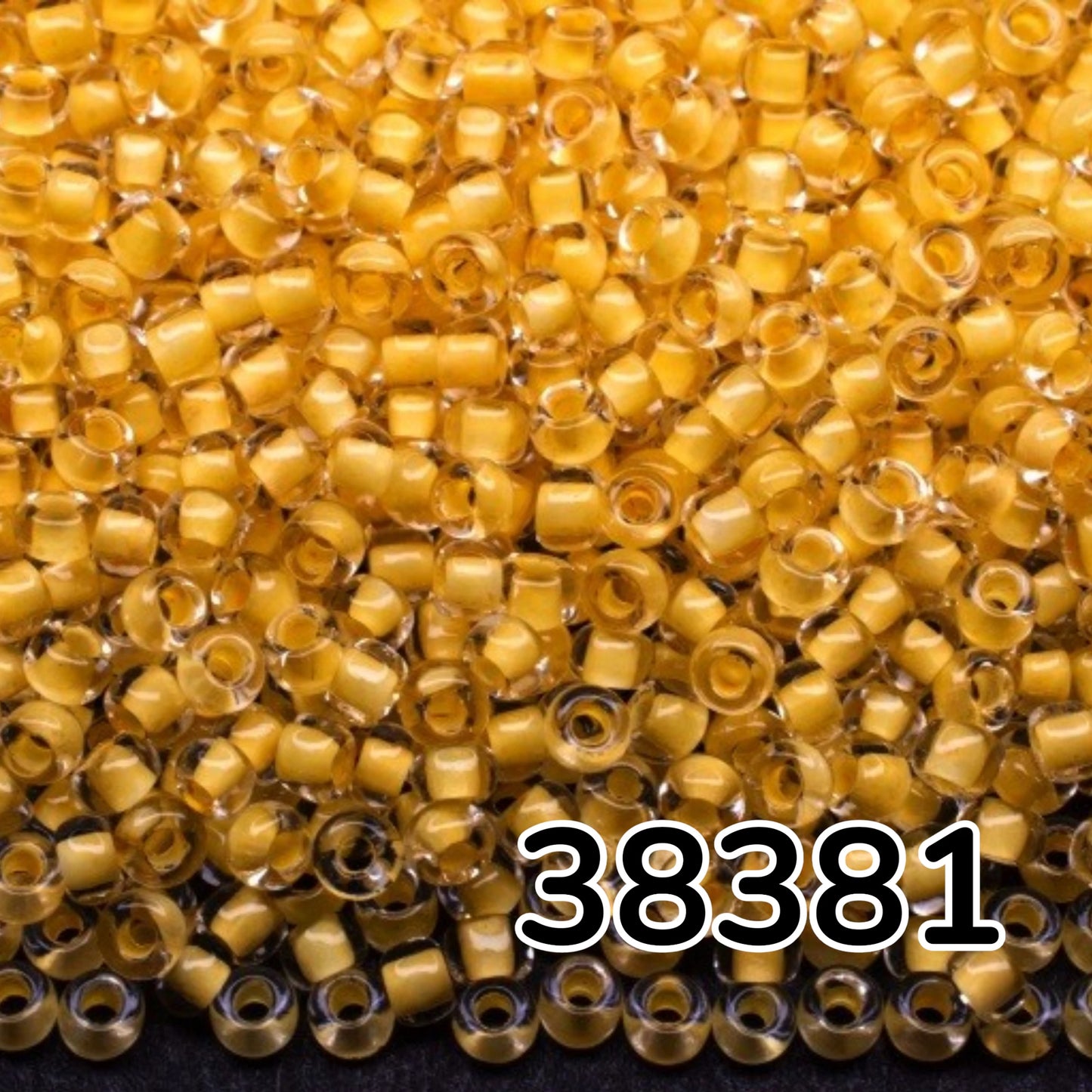 10/0 38381 Preciosa Чеський Скляний Бісер Рокайль 2.3 мм. Кришталевий Колір з Жовтим Покриттям.