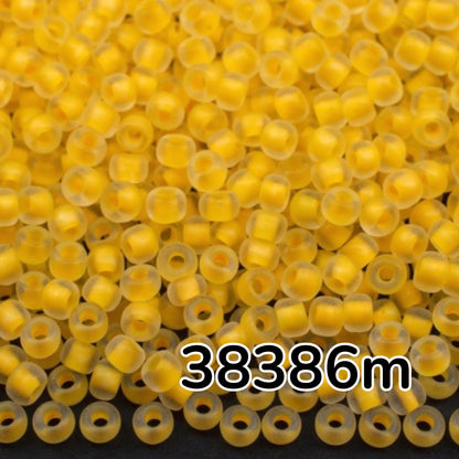 10/0 38386 матовий Preciosa чеський скляний бісер рокайль 2,3 мм. Кришталевий колір з жовтим матовим покриттям.
