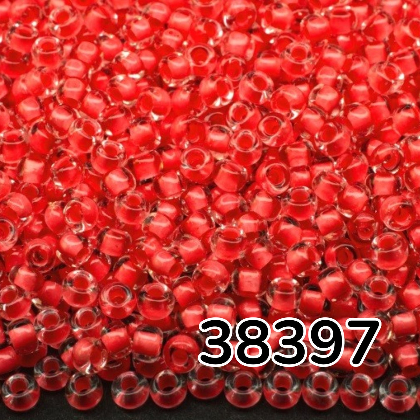 10/0 38397 Preciosa tsjekkiske glass små perler rocailleperler 2,3 mm. Krystallfarget med rød kant.