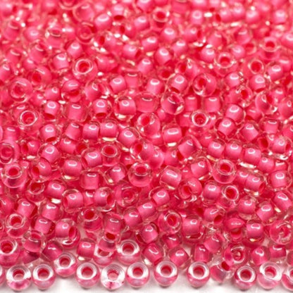 10/0 38398 Preciosa tsjekkiske glass små perler rocailleperler 2,3 mm. Krystallfarget med rød kant.