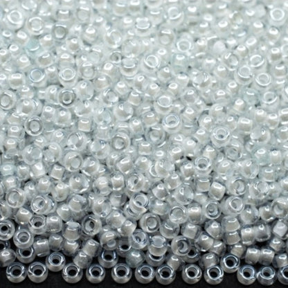 10/0 38602 Preciosa Seed Beads Rocailles. White Lined Sfinx.