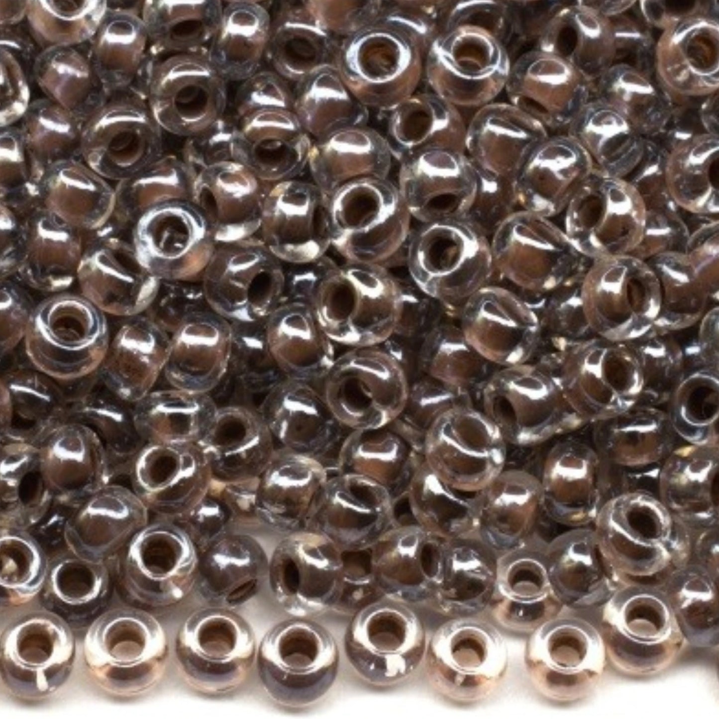 10/0 38618 Preciosa tjekkiske glasperler Rocailles 2,3 mm. Krystalfarvet med brun inderside Sfinx.
