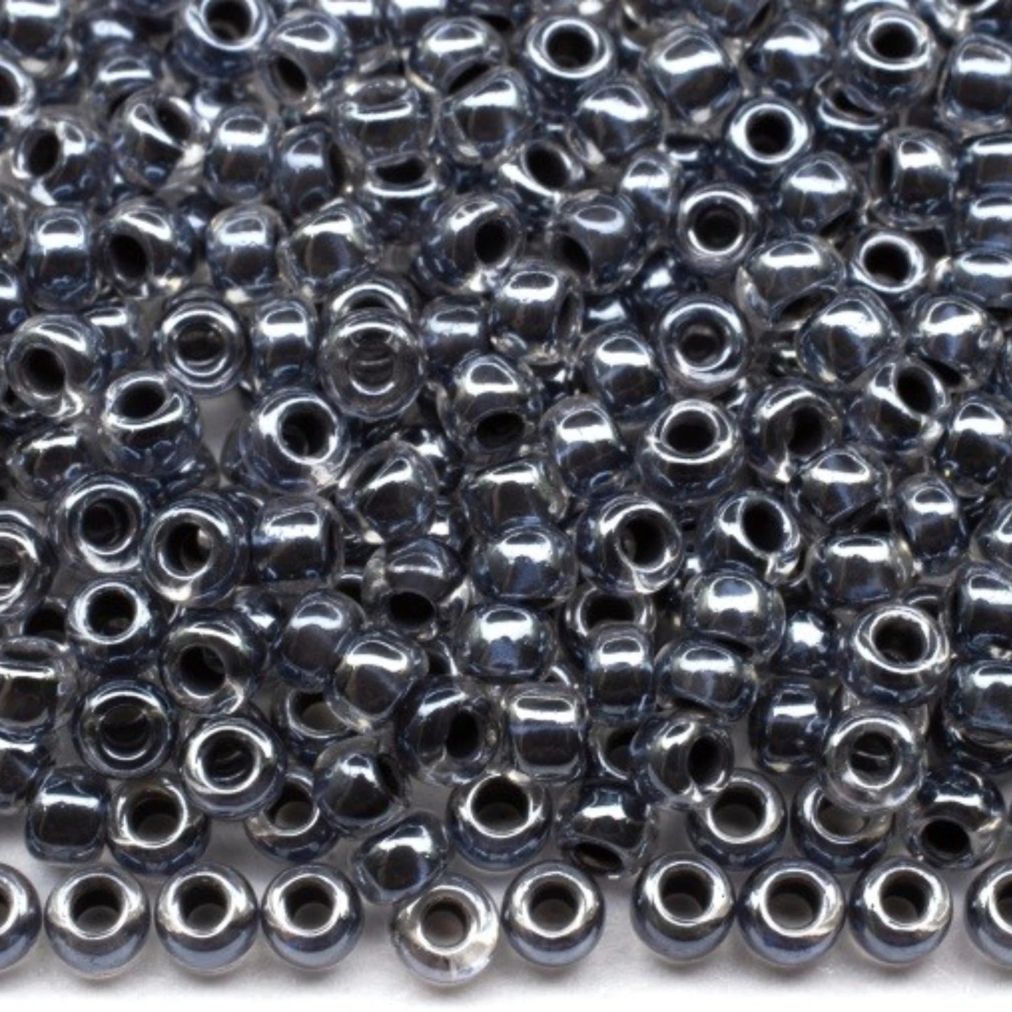 10/0 38649 Preciosa Čekiško Stiklo Karoliukai Rokajaus 2,3 mm. Krištolo Spalvos Juodos Linijos Sfinksas.