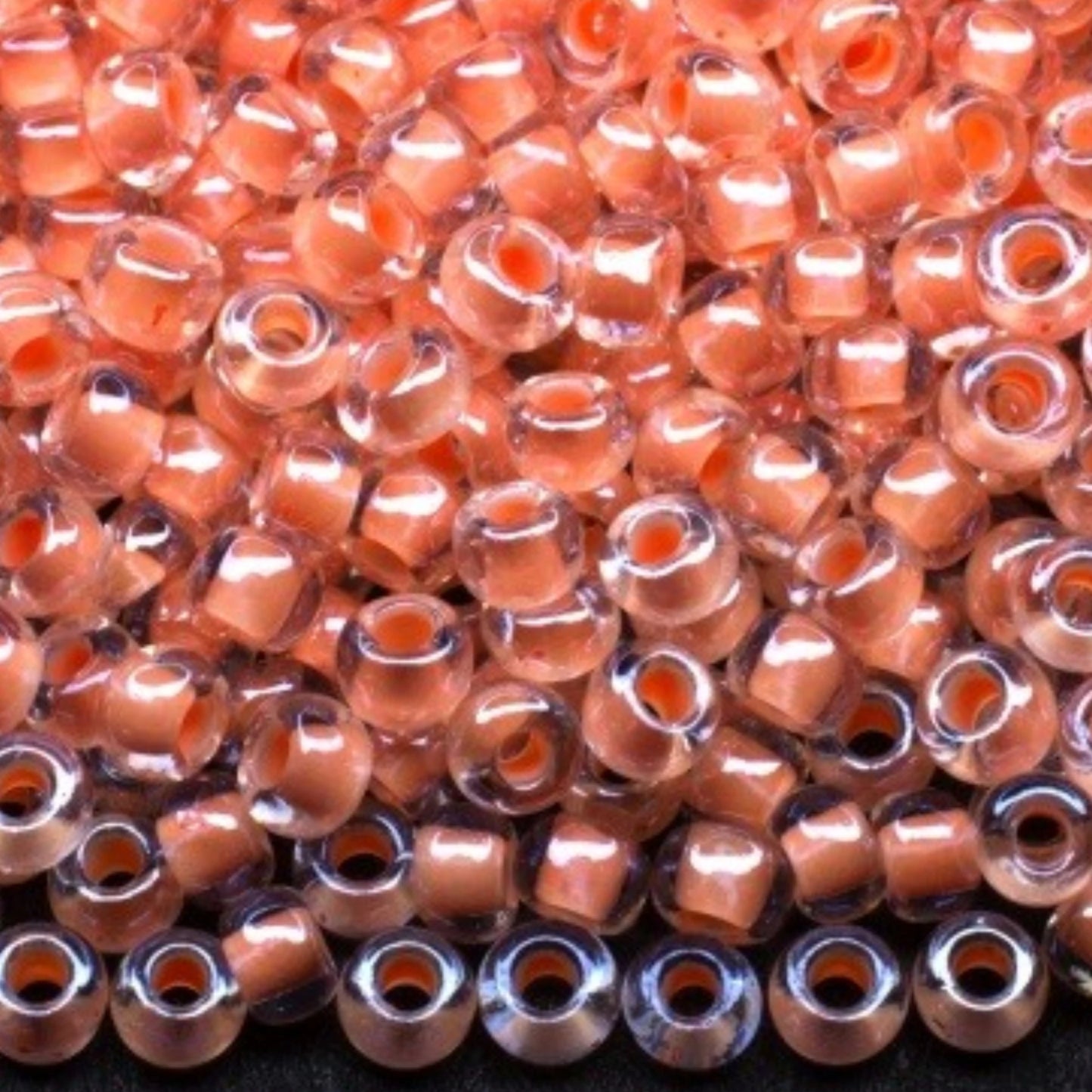 10/0 38687 Preciosa tjekkiske glasperler Rocailles 2,3 mm. Krystalfarvet med orange inderside Sfinx.