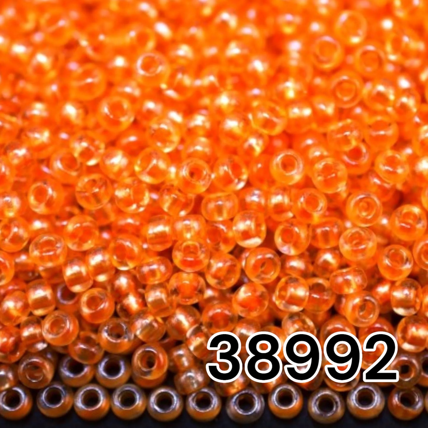 38992 Tschechische Rocailles PRECIOSA Rocailles 10/0 orange. Kristall – Terra Pearl gefüttert.